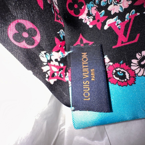 Louis Vuitton Authentic Silk Floral Scarf Reversible Teal Black Pink LV Logo 46” - Picture 6 of 11